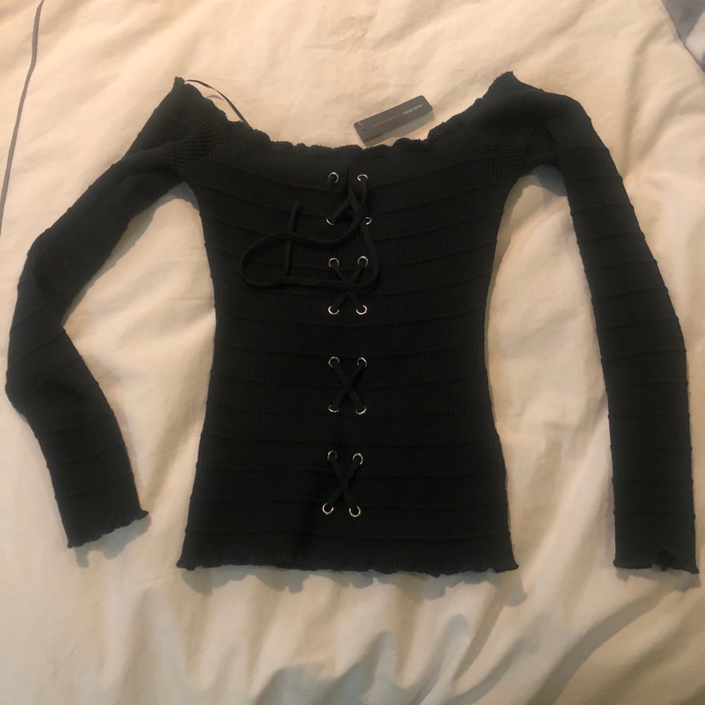 NWT off shoulder cropped top